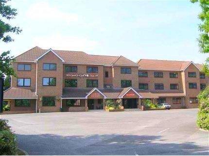 Lakeside Continental Hotel Camberley Exterior photo