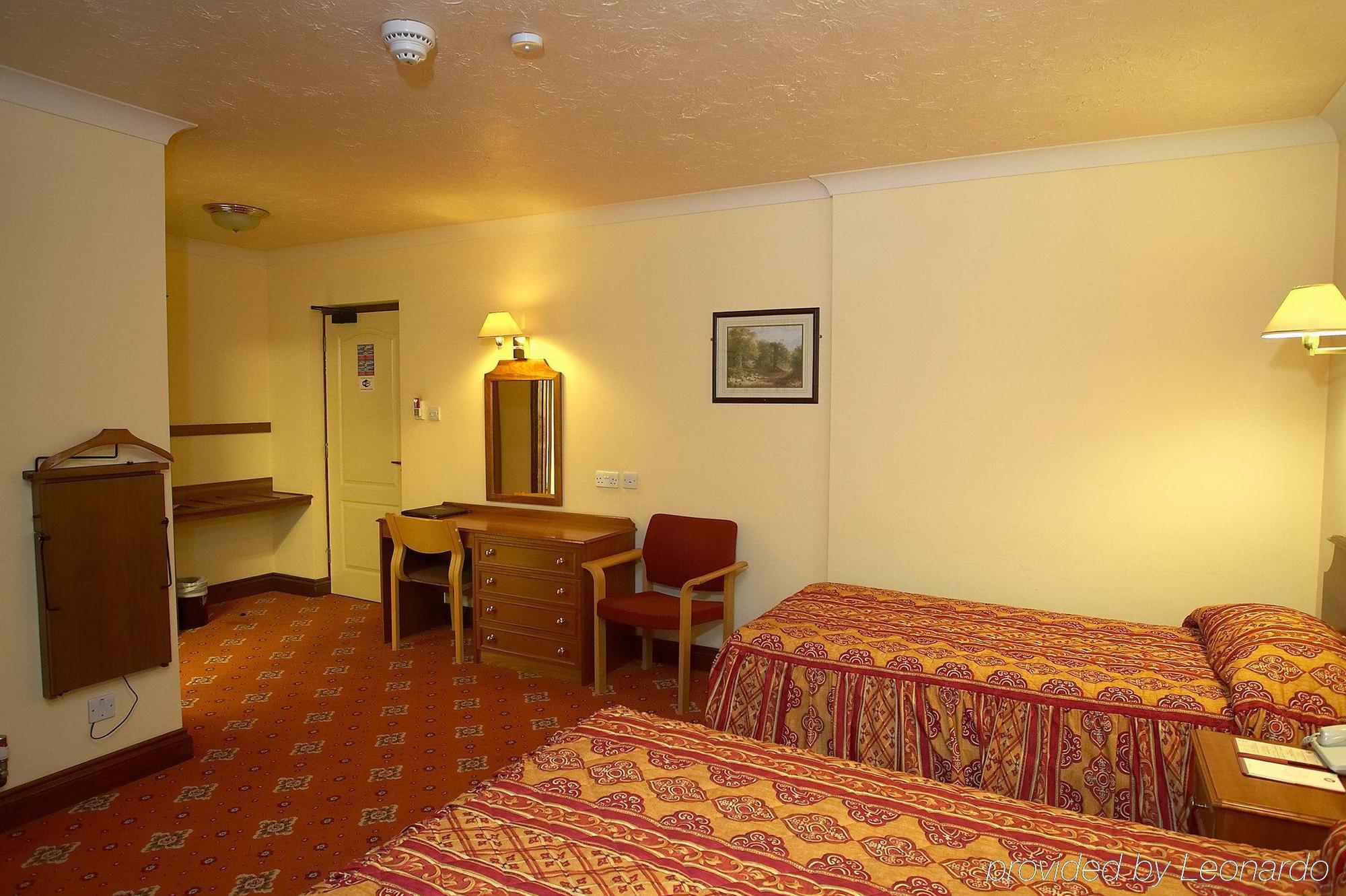 Lakeside Continental Hotel Camberley Room photo